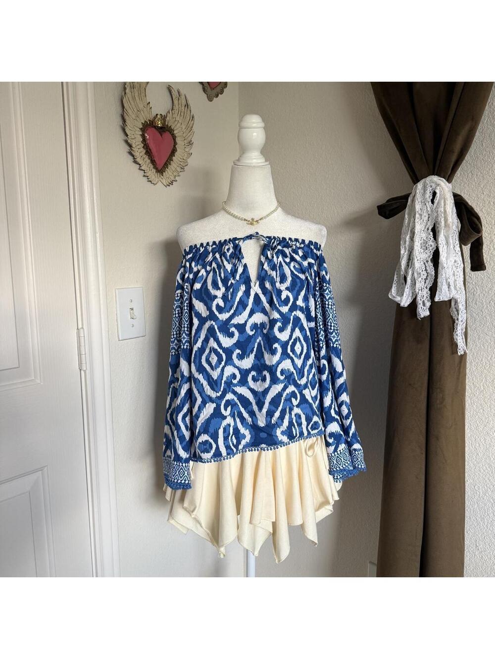 Alice + Olivia Devina Ikat Off Shoulder Bell Sleeve Blouse Blue White M